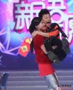张柏芝大本营轻松抱何炅  提霆锋紧张